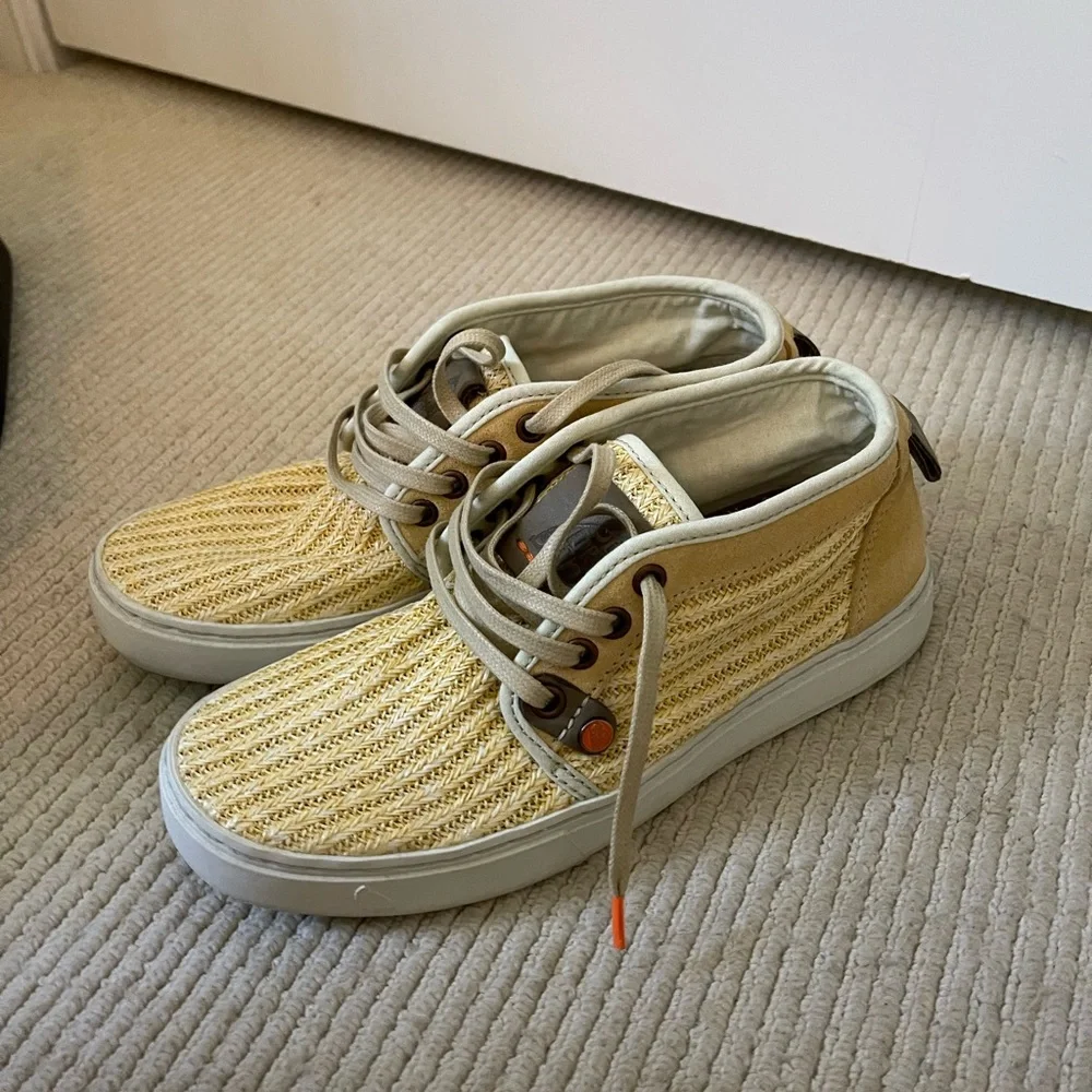 Sneakers - Picture 3 of 4